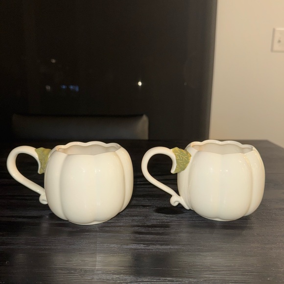 Anthropologie Figural Cream Pumpkin Mugs